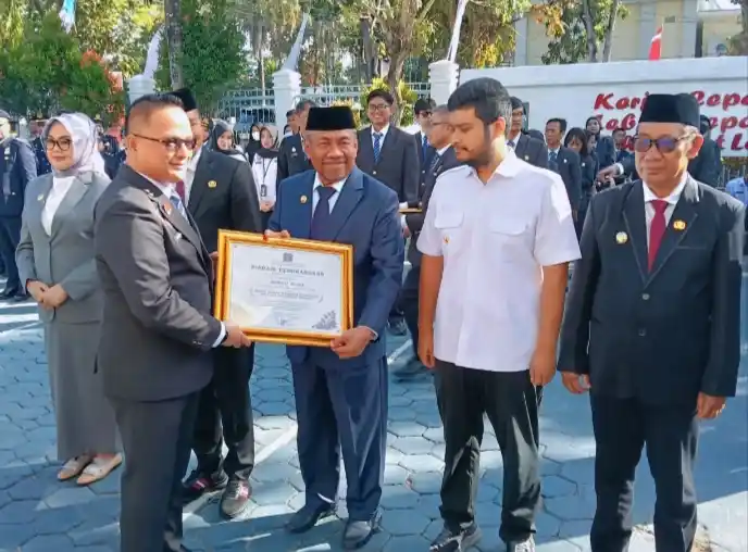 Bupati Muna Raih Dua Penghargaan dari Kementerian Hukum