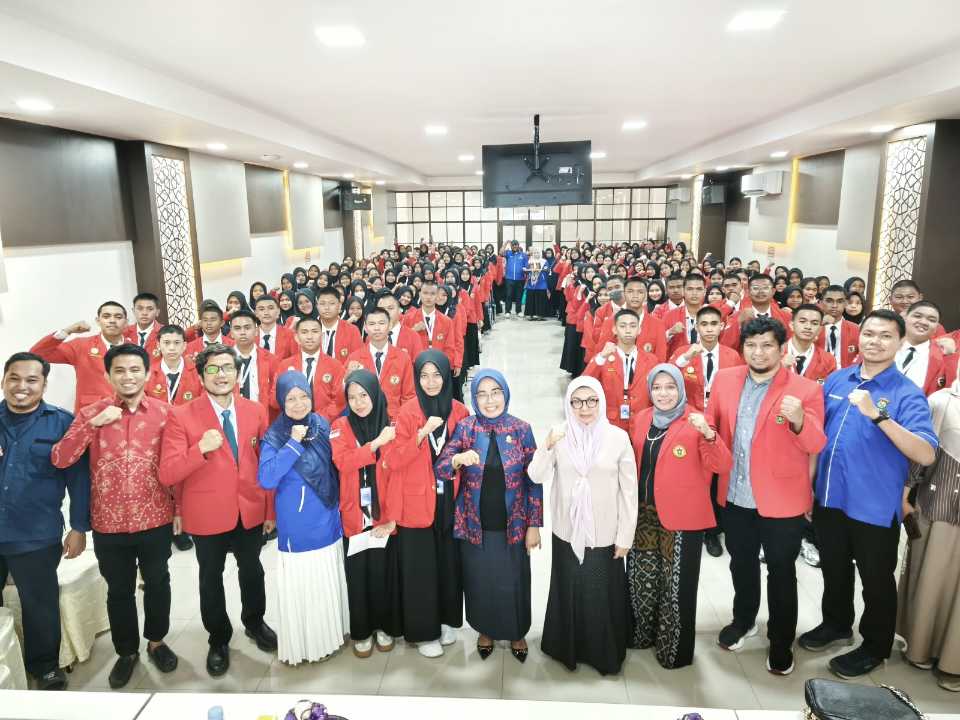 Harmawati Motivasi Mahasiswa Baru Unhas, Buktikan Ilmu Farmasi Pembuka Jalan Kepemimpinan dan Pengabdian Negeri