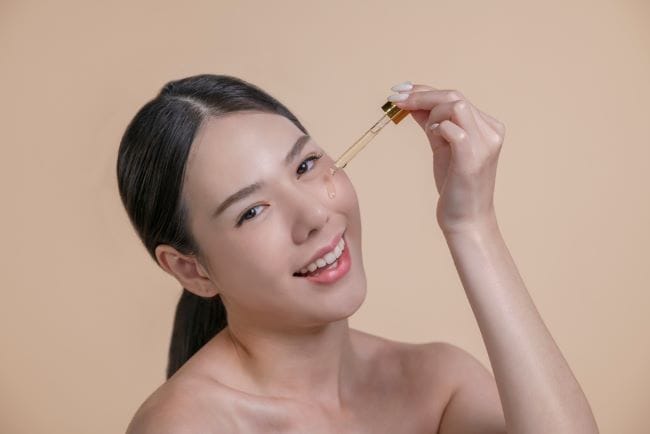 Ini Serum Retinol Brand Lokal Bantu Rawat Kulit di Usia 40-an