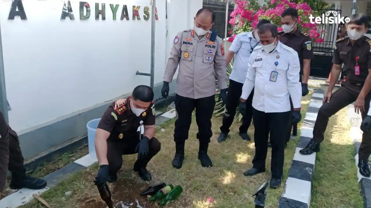 Kejari Muna Musnahkan Barang Bukti 54 Perkara Pidum, Narkoba dan Pencabulan Mendominasi