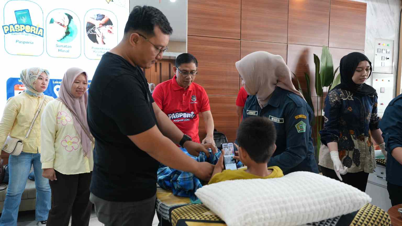 Momentum HUT ke-81 RI Dimanfaatkan Imigrasi Kendari dan Pemda Konawe hingga BPR Buka Cek Kesehatan Gratis
