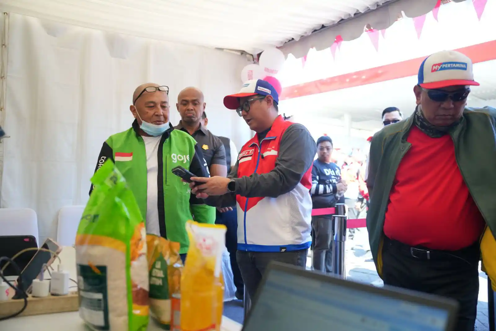 Pertamina Patra Niaga Sulawesi Semarakkan HUT ke-81 RI dengan Fun Riding dan Bakti Sosial