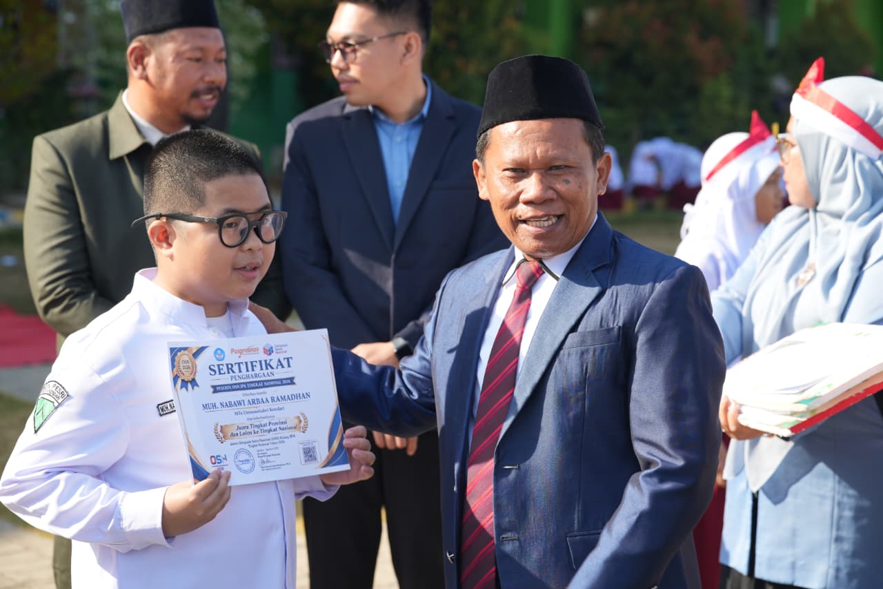 Pesantren Ummusshabri Kendari Rayakan HUT ke-81 RI, Beri Reward bagi Santri Berprestasi