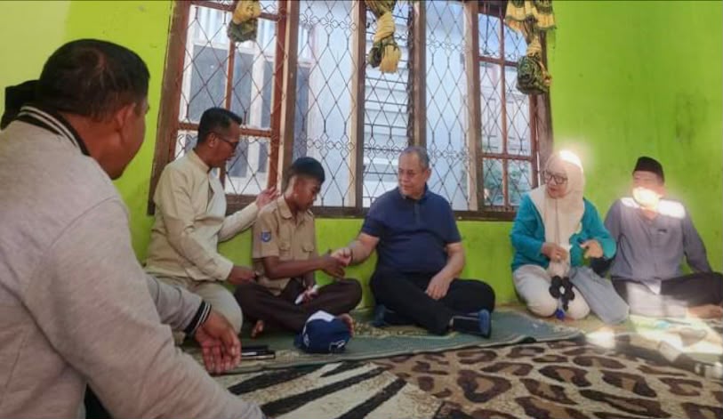 Tetap Ikut Gerak Jalan Meski Ibu Wafat, Pemerintah Siapkan Beasiswa untuk Alif
