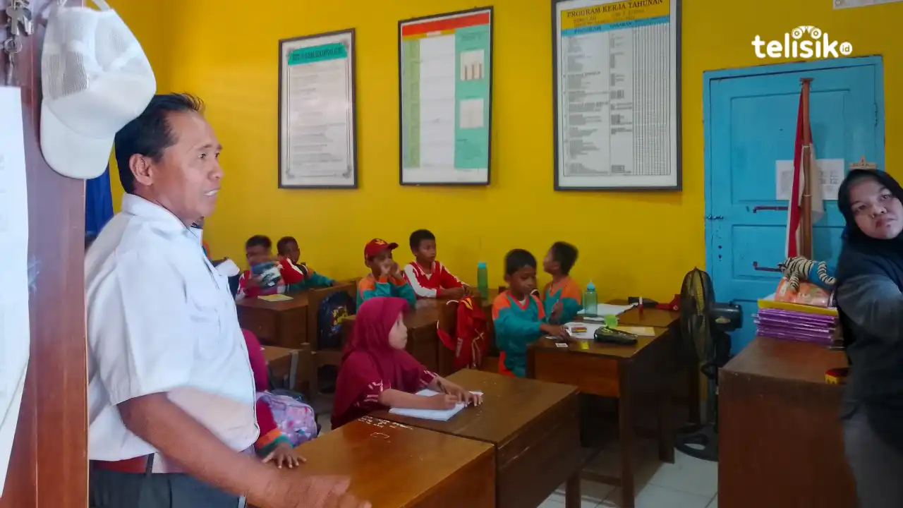 SD Negeri 9 Kendari Kekurangan Ruang Kelas dan Toilet, Siswa Terpaksa Belajar di Ruang Guru