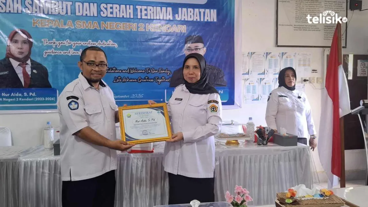 Jejak Karier Nur Aida dari Guru Kontrak hingga Kepala SMA 1 Kendari, Perpisahan Diwarnai Tangisan