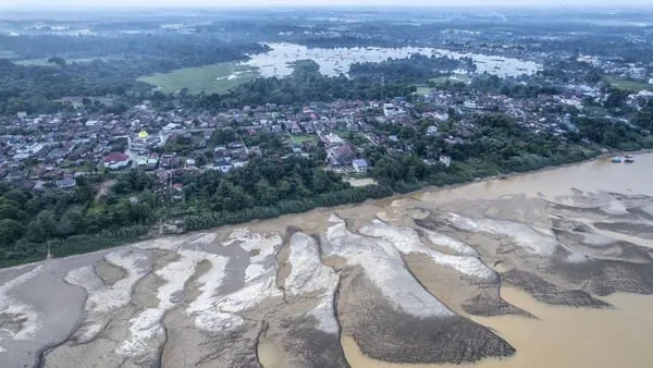 10 Sungai di Indonesia dengan Debit Air Terbesar Sudah Kering Kerontang