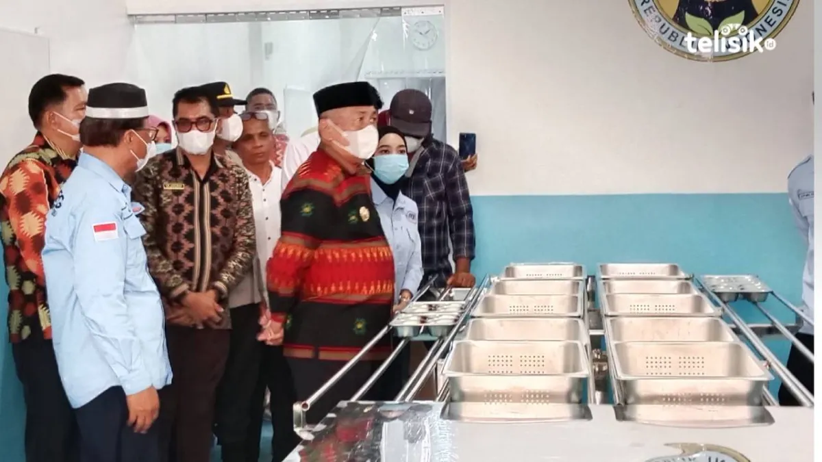 Tak Beli Telur BUMDes, Bupati Muna Ancam Tutup Dapur MBG