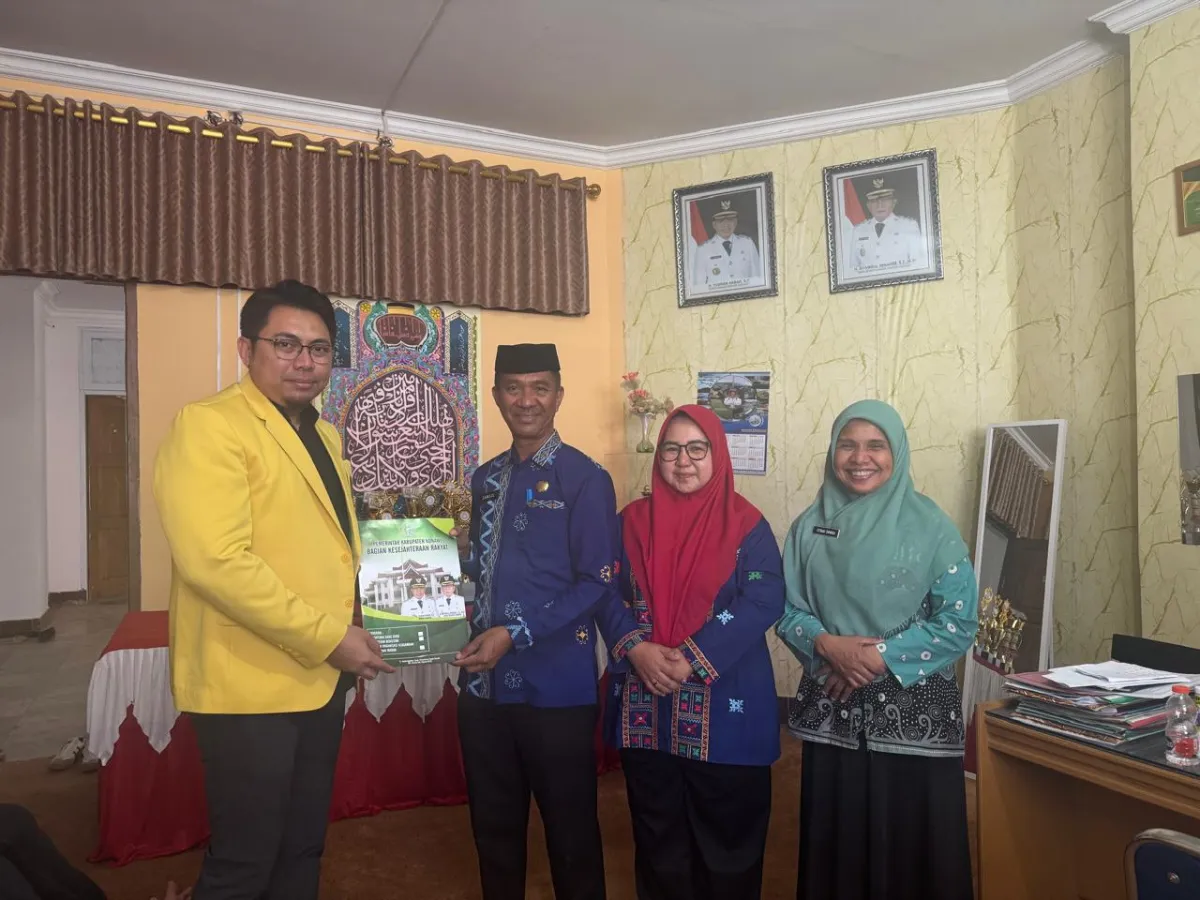 Universitas Mandala Waluya Terima SK Beasiswa Perdana Pemda Konawe untuk Peningkatan SDM