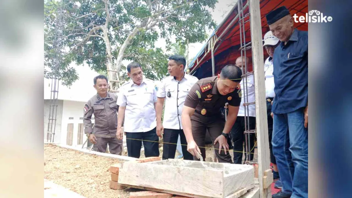 Kejari Muna Bedah 36 Rumah Tidak Layak Huni