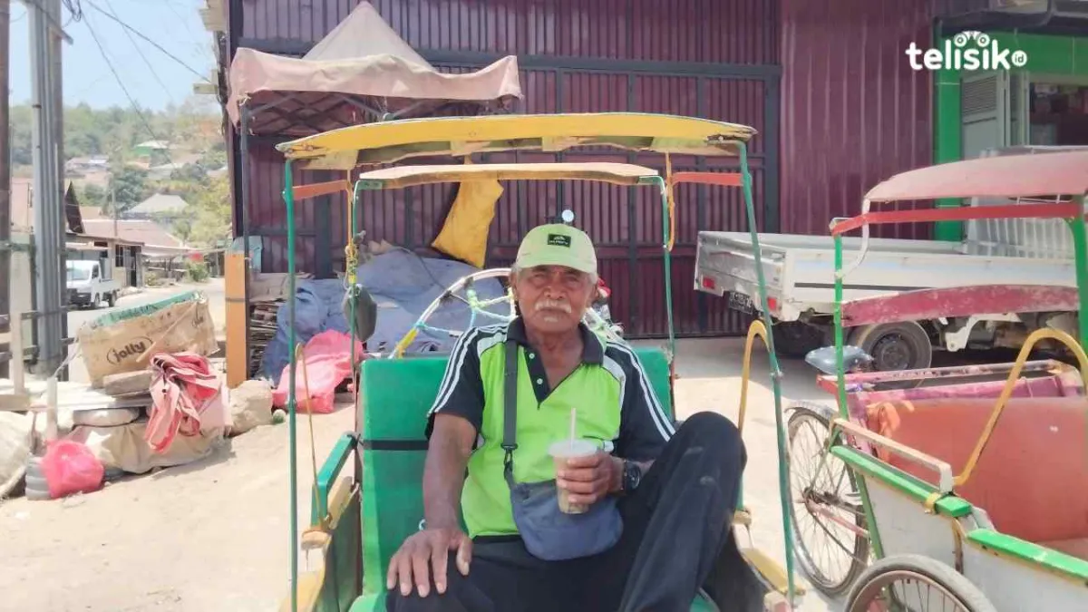 Sejak 1970-an Mengayuh Becak di Kendari, Pria Tua Ini Masih Semangat Bersaing dengan Dominasi Ojol