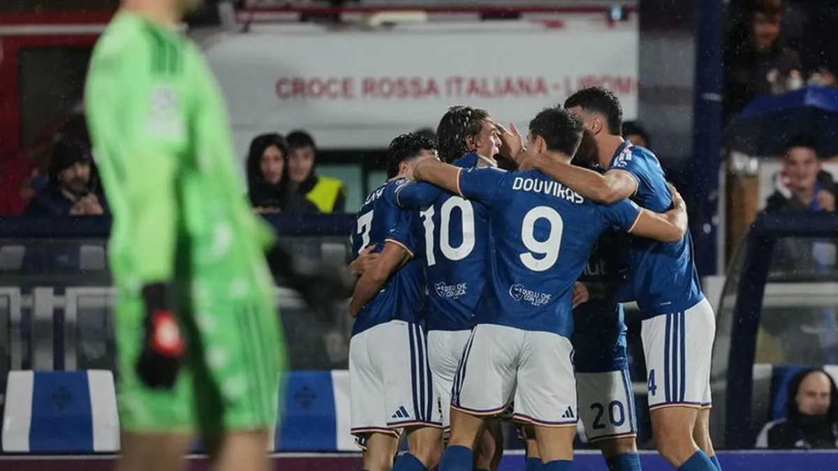 Como Bantai Manchester United 4-1, Paz Cetak Brace
