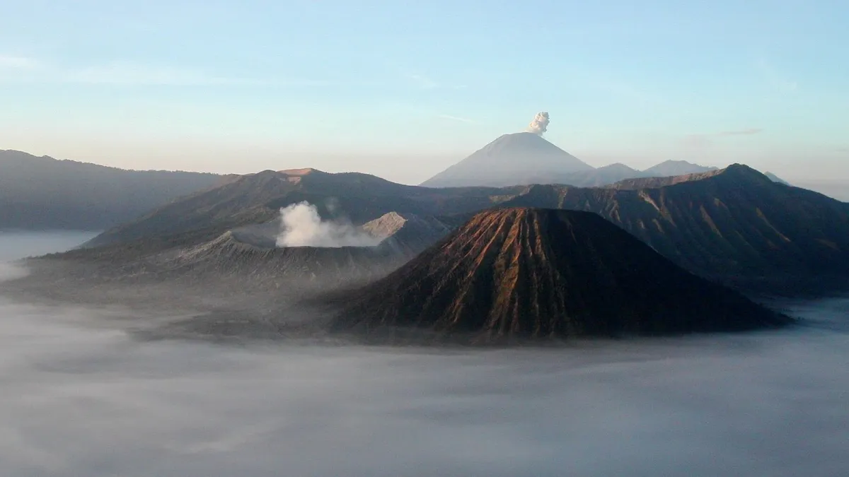 Tragedi Bromo: 4 Petugas Tewas Terjebak Kobaran Api